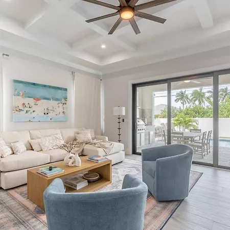 Sparkling New Vanderbilt Beach Luxury Escape